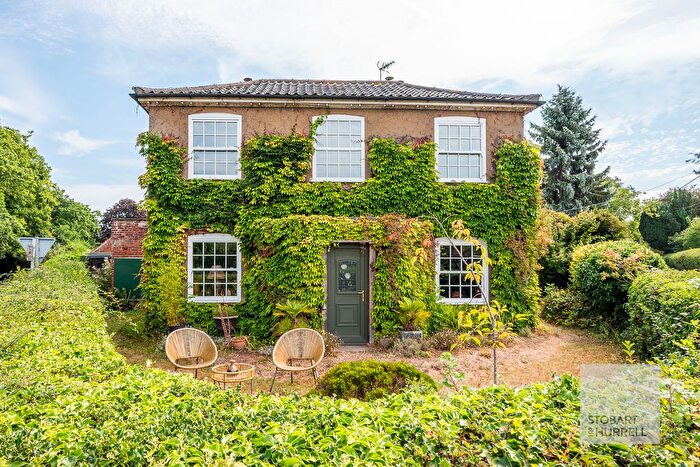 3 Bedroom Detached House For Sale In Threehammer Common, Norwich, NR12