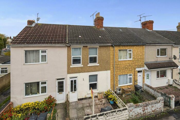 3 Bedroom Terraced House To Rent In Gorse Hill, Swindon, SN2