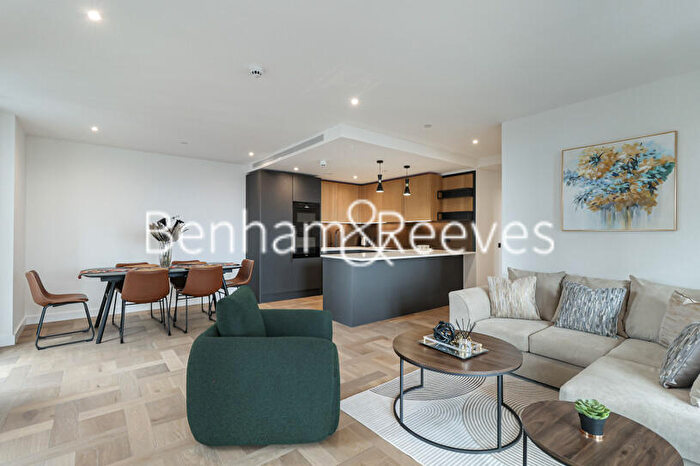 3 Bedroom Apartment To Rent In Boxwood Gardens, Wapping, E1W