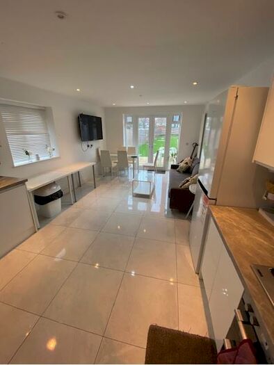 5 Bedroom Semi-Detached House To Rent In London Road, Hmo Ready Sharers, OX3
