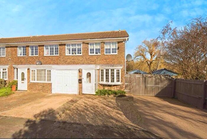 4 Bedroom End Of Terrace House For Sale In Lakelands Close, Eastbourne, BN22