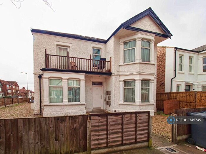 3 Bedroom Flat To Rent In Audley Road, Hendon, NW4