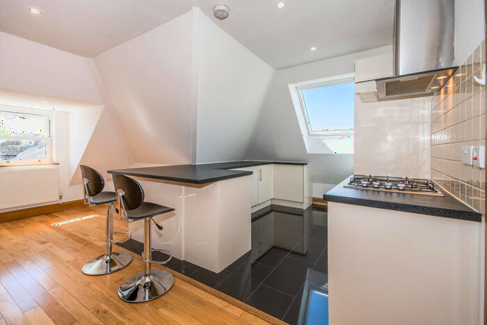 2 Bedroom Flat To Rent In North Kingston, KT2