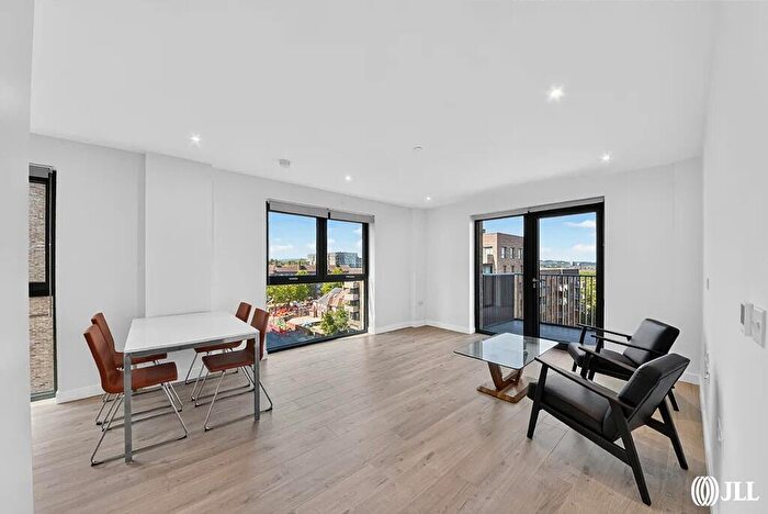 2 Bedroom Apartment To Rent In Anax Street London, N4