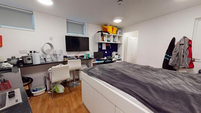 1 Bedroom Flat To Rent In Pipe Lane, Bristol, BS1