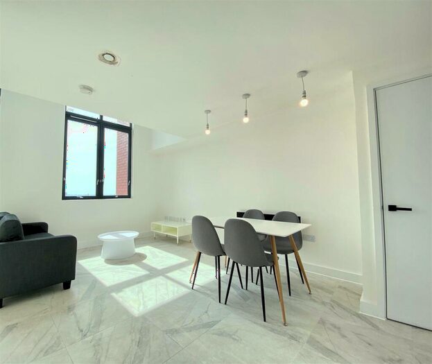 1 Bedroom Apartment To Rent In Spinners Way, Manchester, M15
