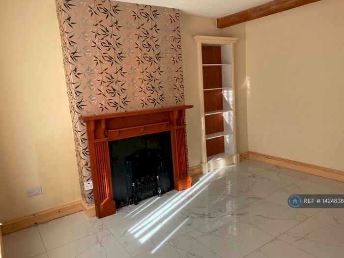 1 Bedroom Flat To Rent In Barn Road, Carmarthen, SA31