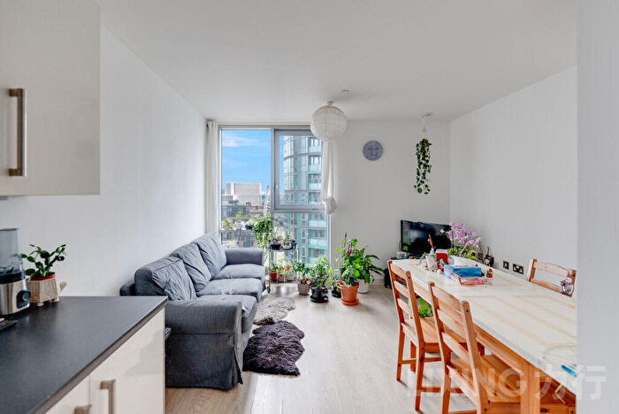 2 Bedroom Apartment To Rent In Rick Roberts Way, Stratford, E15