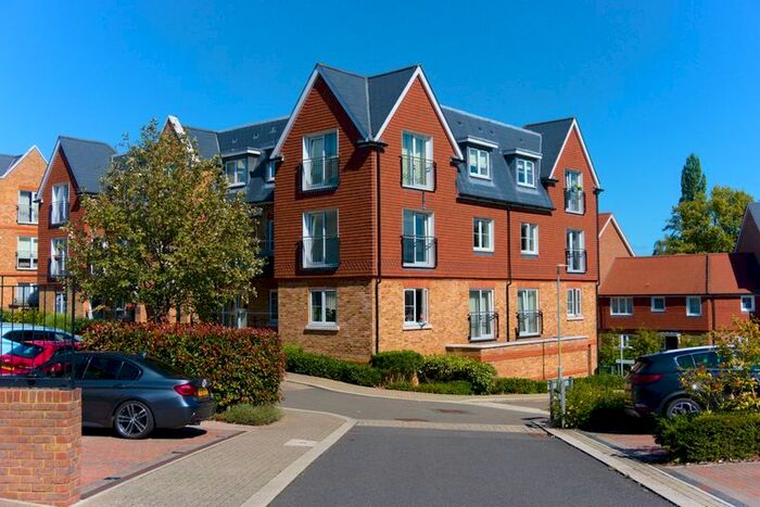 2 Bedroom Flat To Rent In Eden Road, Dunton Green, Sevenoaks, TN14