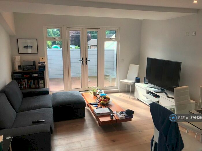 2 Bedroom Flat To Rent In The Ridings, Garsington, OX44