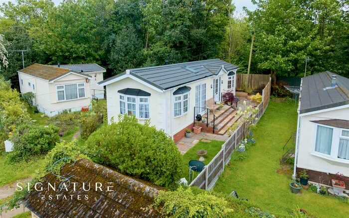 2 Bedroom Park Home For Sale In Newlands Park, Bedmond Road, Abbots Langley, WD5