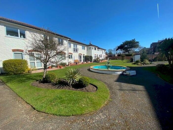 2 Bedroom Flat To Rent In Seville Court, Lytham St. Annes, FY8