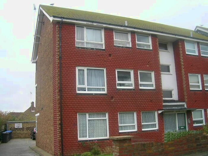 2 Bedroom Flat To Rent In Beresford Gardens, Margate, CT9