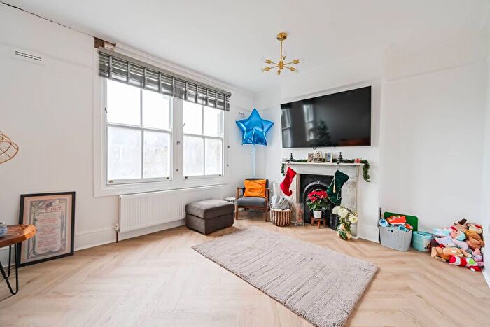 2 Bedroom Flat To Rent In Ashmount Road, Archway, London, N19
