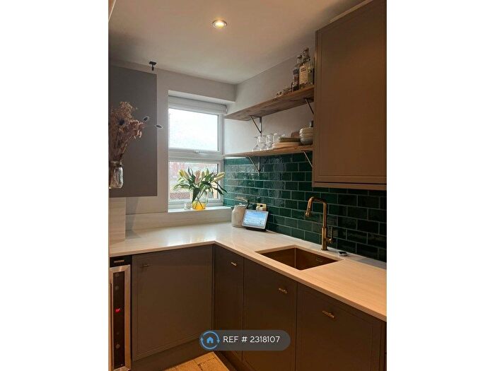 2 Bedroom Flat To Rent In Hackney Road, London, E2