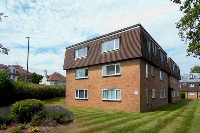 2 Bedroom Flat To Rent In Iona Way, Haywards Heath, RH16