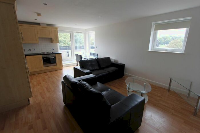 3 Bedroom Flat To Rent In Rampart Road, Hyde Park, Leeds, LS6