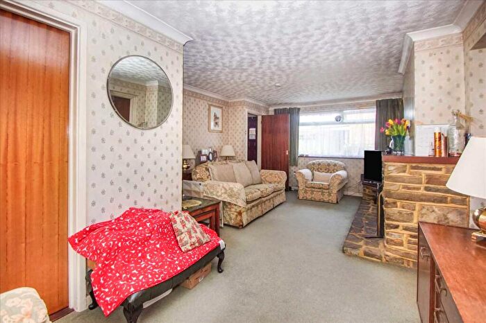 5 Bedroom End Of Terrace House For Sale In Paxton Avenue, Slough, SL1