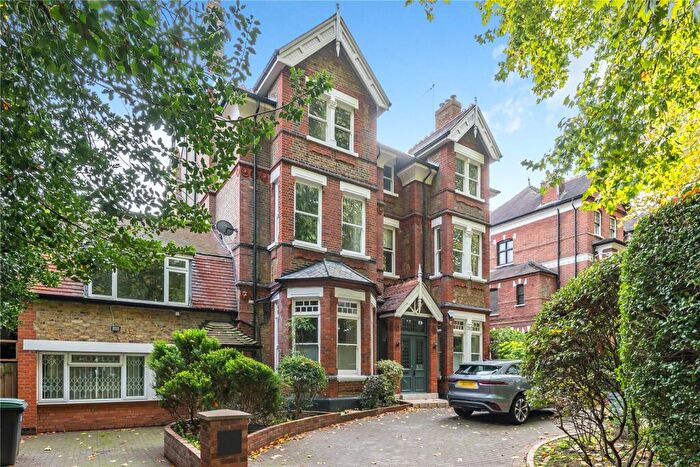 2 Bedroom Flat To Rent In Shepherds Hill, Highgate, London, N6