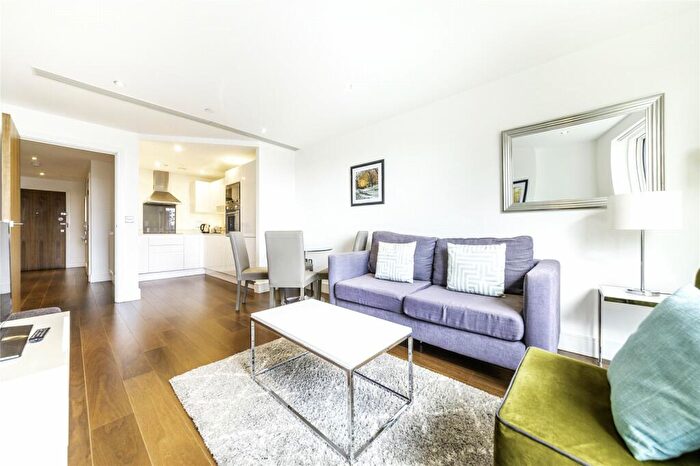 1 Bedroom Apartment To Rent In Lincoln Plaza, London, E14