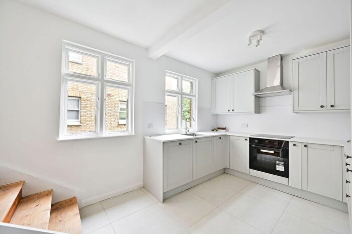 4 Bedroom Maisonette To Rent In Pembroke Road, Kensington, London, W8