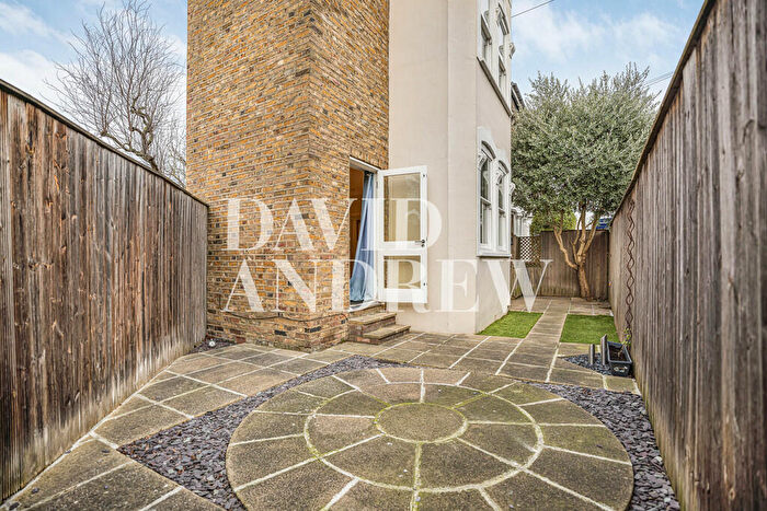 2 Bedroom Apartment To Rent In Riversdale Road, N5