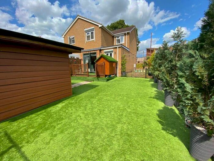 3 Bedroom Semi-Detached House To Rent In Turpins Rise, Stevenage, SG2