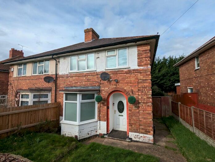 4 Bedroom House To Rent In Aylesbury Crescent, Birmingham, B44