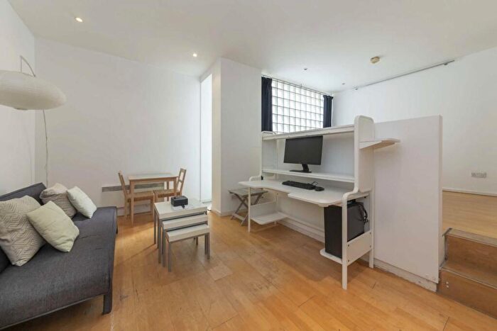 Flat To Rent In Strype Street, Spitlafields, E1