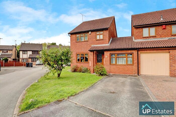 4 Bedroom Link Detached House To Rent In Lynmouth Close, Nuneaton, CV11