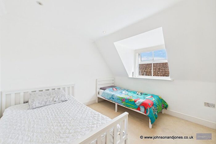 1 Bedroom Flat For Sale In Victoria Street, Englefield Green, TW20