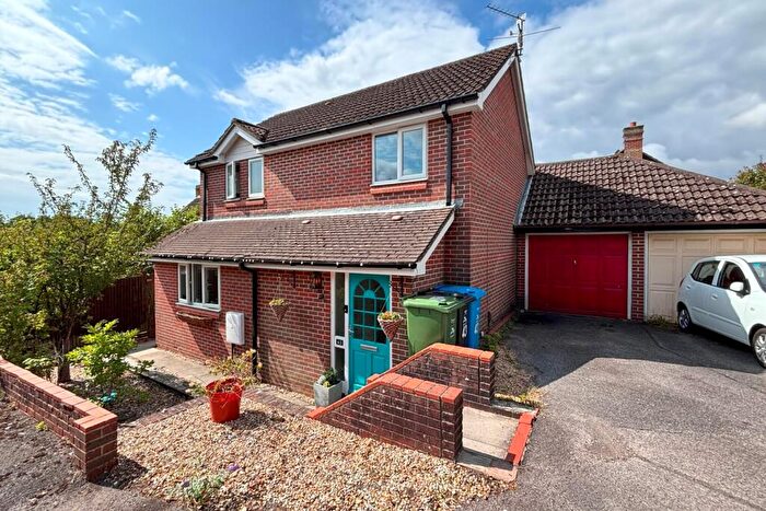 3 Bedroom Detached House For Sale In Sundew Road, Broadstone, BH18