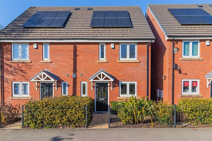 3 Bedroom Semi Detached House For Sale In Welsh Road West, Southam, CV47