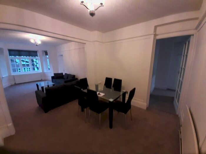 3 Bedroom Flat To Rent In Finchley Road, London, NW2