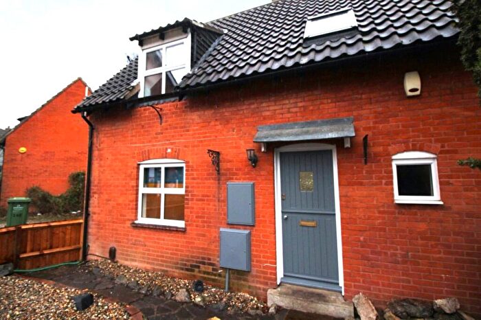 2 Bedroom End Of Terrace House To Rent In Coppice Lane, SS15