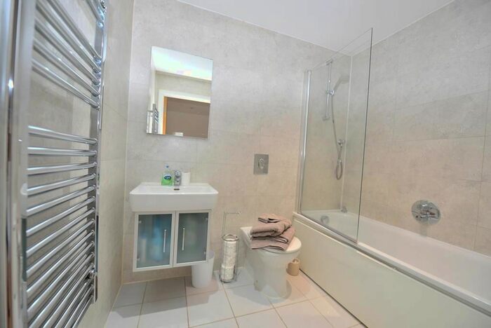 1 Bedroom Flat To Rent In Western Gateway, London, E16