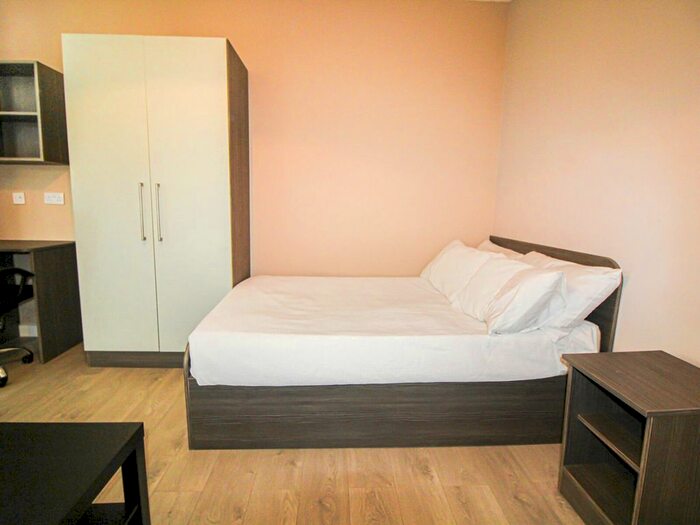 Studio To Rent In Apt, Brudenell Road #, LS6