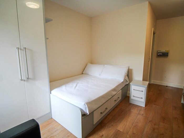 Apartment To Rent In Apt, Lofthouse Residence #, LS2