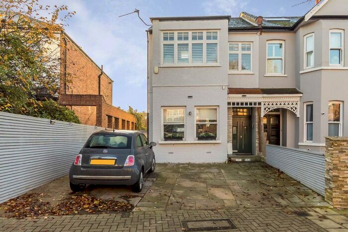 3 Bedroom Flat To Rent In Oxford Road South, London, W4