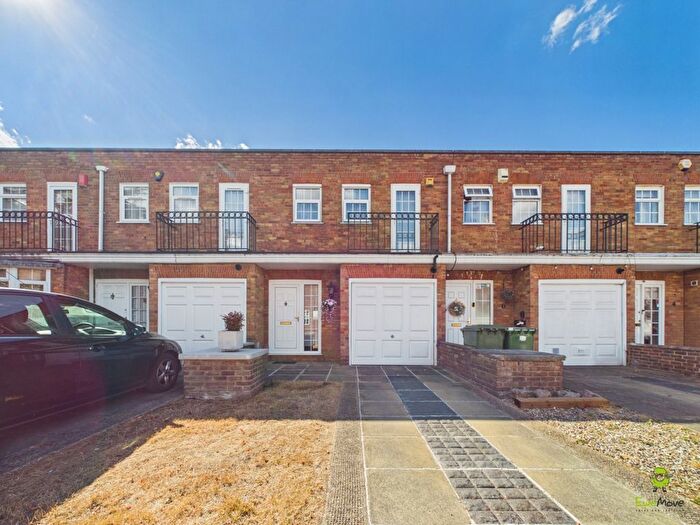 3 Bedroom Terraced House For Sale In Adams Square, Bexleyheath, Kent, DA6