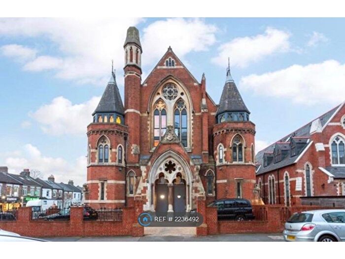 2 Bedroom Flat To Rent In Samuel Baines House, London, SE22