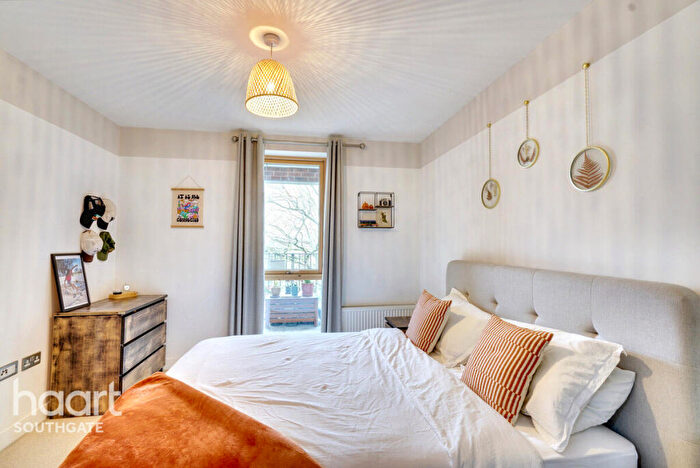 1 Bedroom Flat For Sale In Ebony Crescent, Barnet, EN4