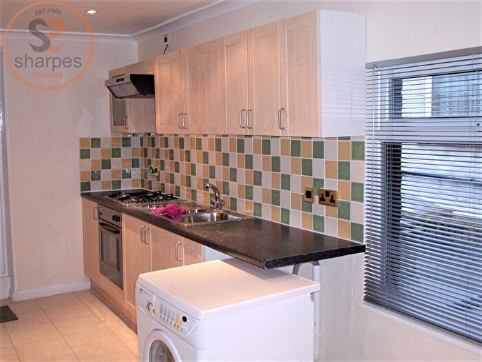 2 Bedroom Flat To Rent In The Broadway, London, SW19