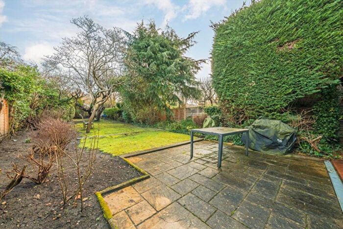 4 Bedroom Detached House For Sale In Park Road, Kingston Upon Thames, KT2 - Photo 9