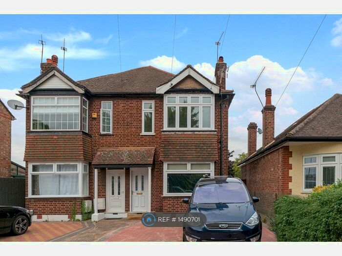 2 Bedroom Flat To Rent In Sinclair Road, London, E4