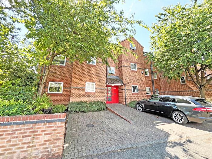 2 Bedroom Flat To Rent In Valley Court, Valley Road, Carlton, Nottingham, NG4