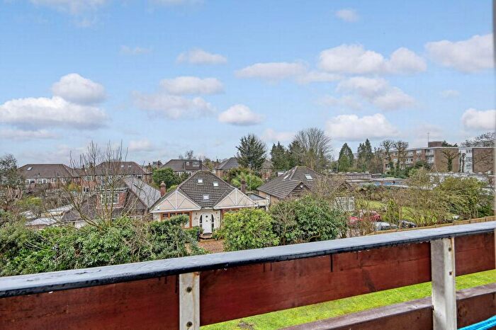 2 Bedroom Apartment For Sale In Freshfields Drive, Southgate, N14