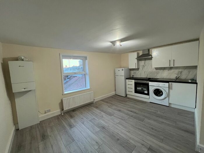 2 Bedroom Flat To Rent In Upper Green East, Mitcham, CR4