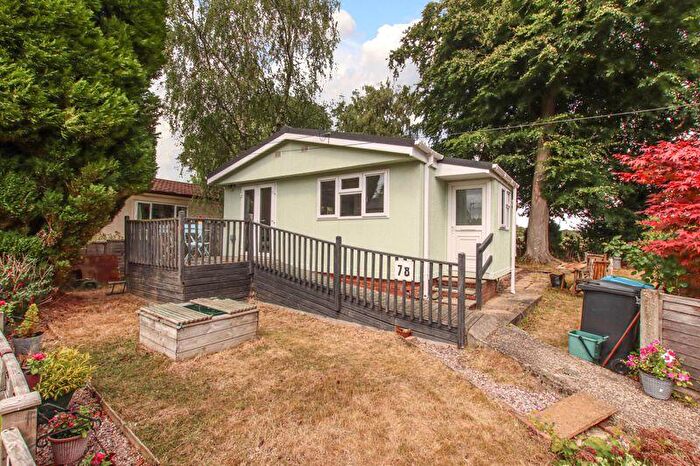 2 Bedroom Park Home For Sale In Beech Park, Wigginton, HP23