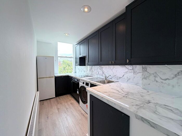 2 Bedroom Flat To Rent In Heathfield Road, Acton, W3
